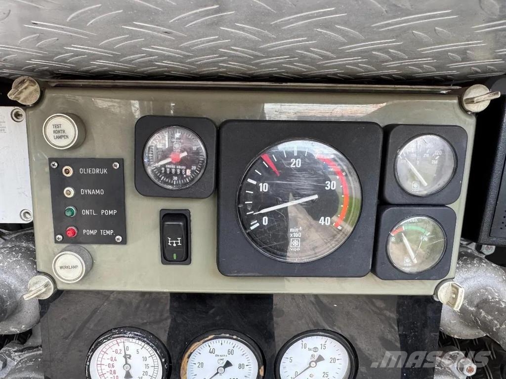 Mercedes-Benz 1117 - FULL EQUIPMENT INCLUDED FIRE TRUCK + LADDER 消防車
