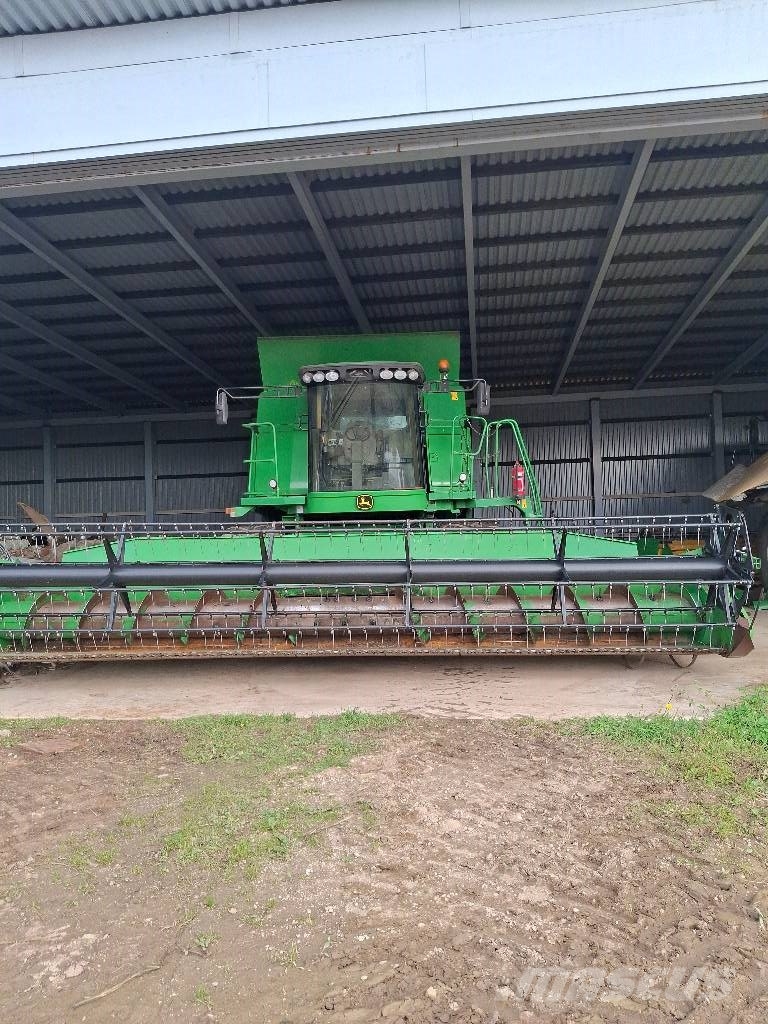 John Deere T670 Combine harvesters