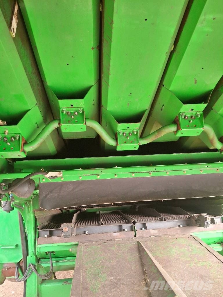 John Deere T670 Combine harvesters