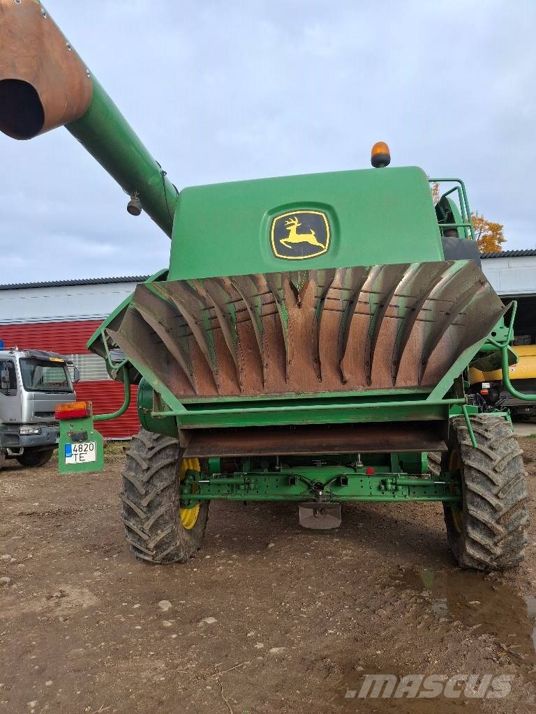 John Deere T670 Combine harvesters
