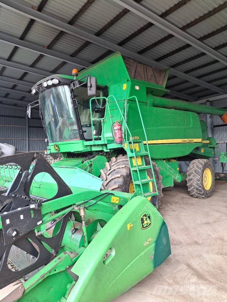 John Deere T670 Combine harvesters