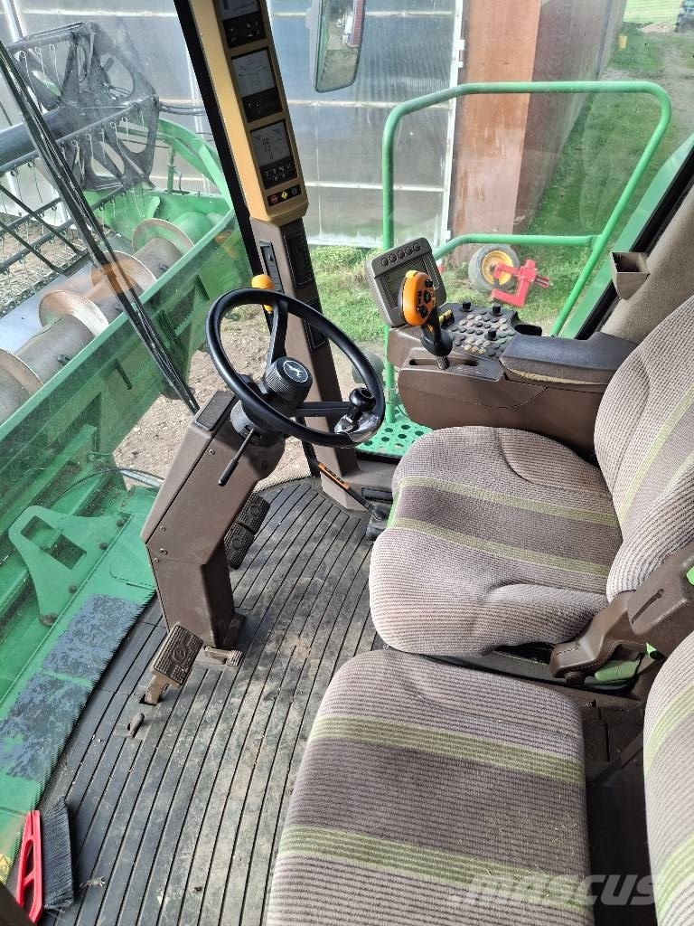 John Deere T670 Combine harvesters
