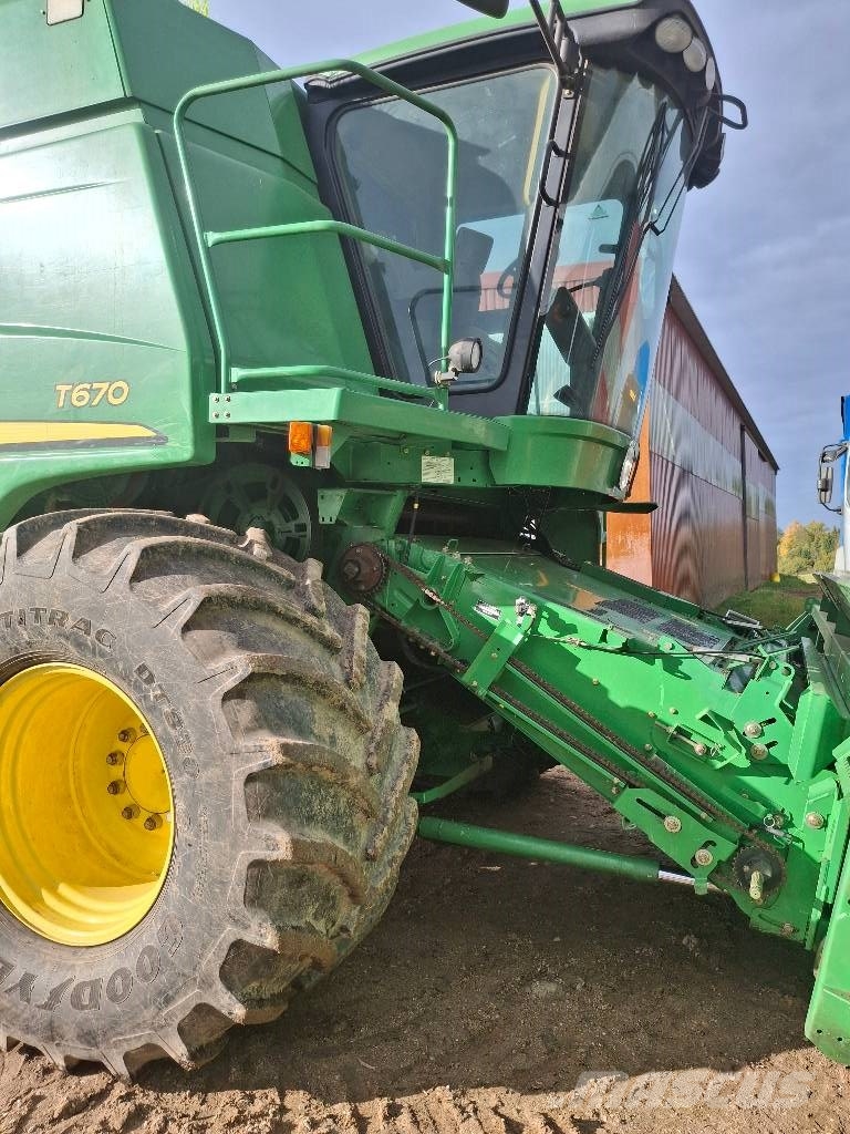 John Deere T670 Combine harvesters