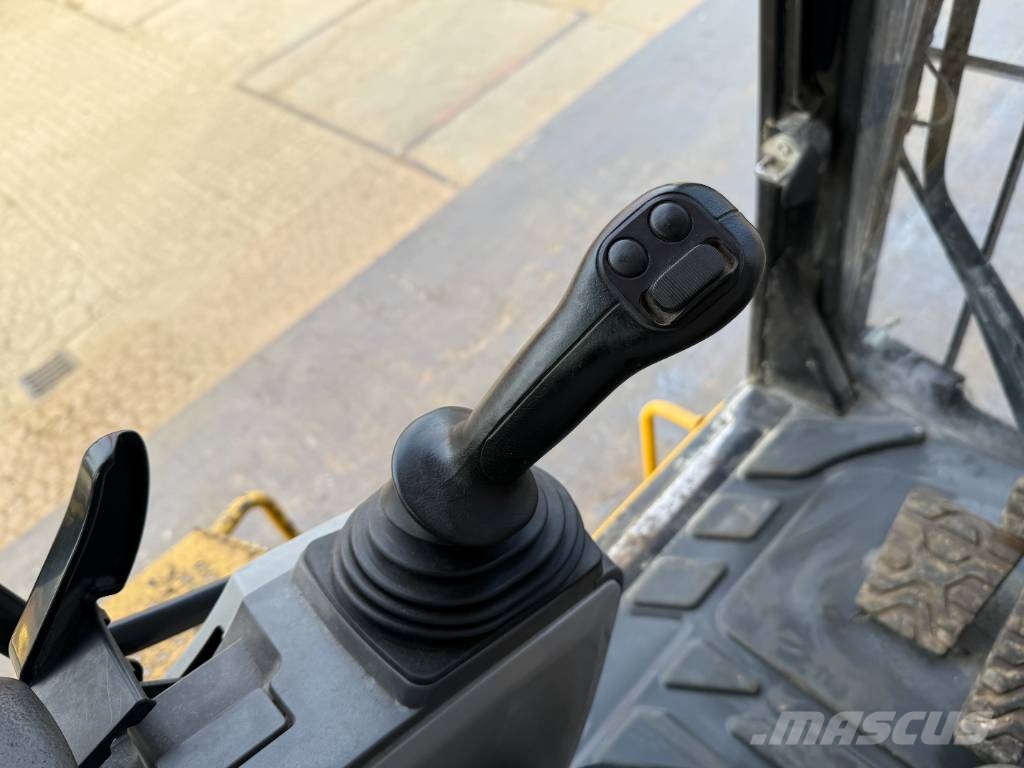 CAT 374FL - Automatic Greasing / Rear + Side Camera Rupsgraafmachines