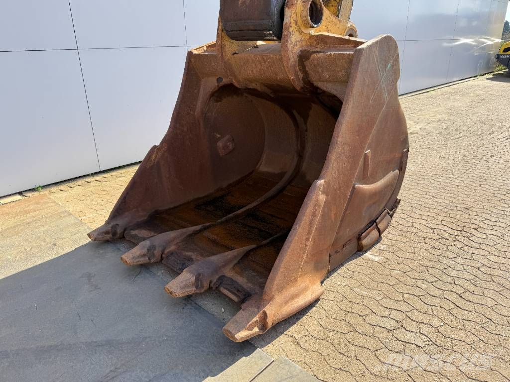 CAT 374FL - Automatic Greasing / Rear + Side Camera Rupsgraafmachines