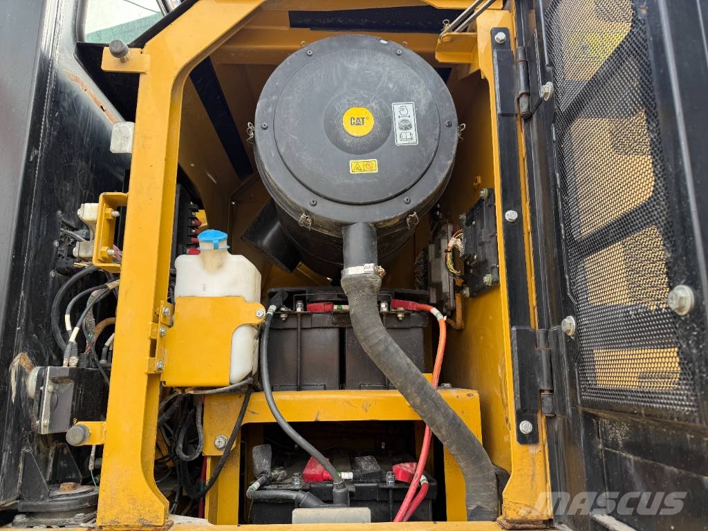 CAT 374FL - Automatic Greasing / Rear + Side Camera Rupsgraafmachines