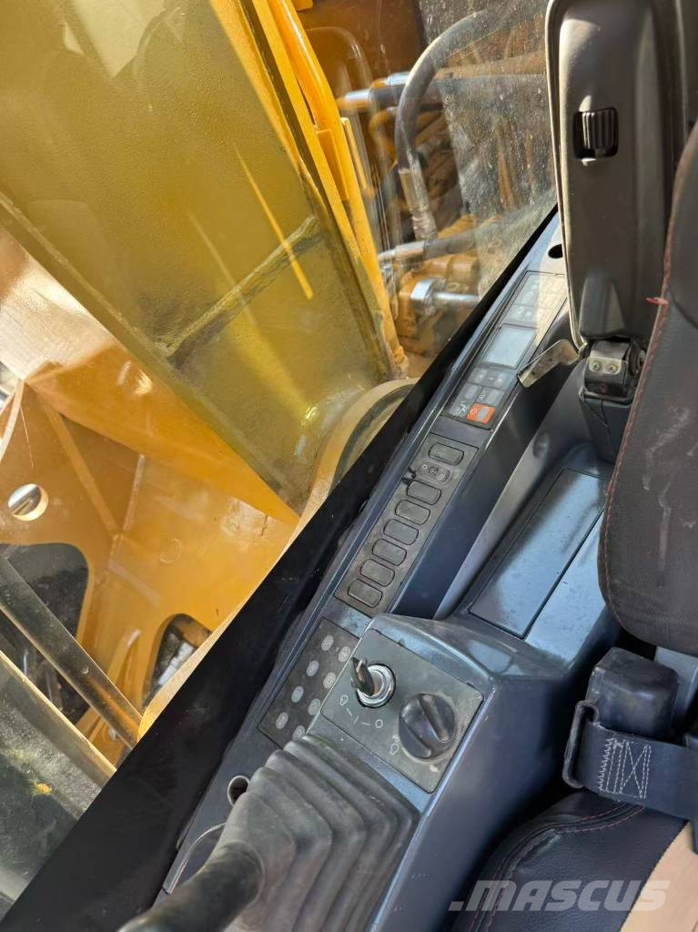 CAT 320D2L Gravemaskiner på larvebånd