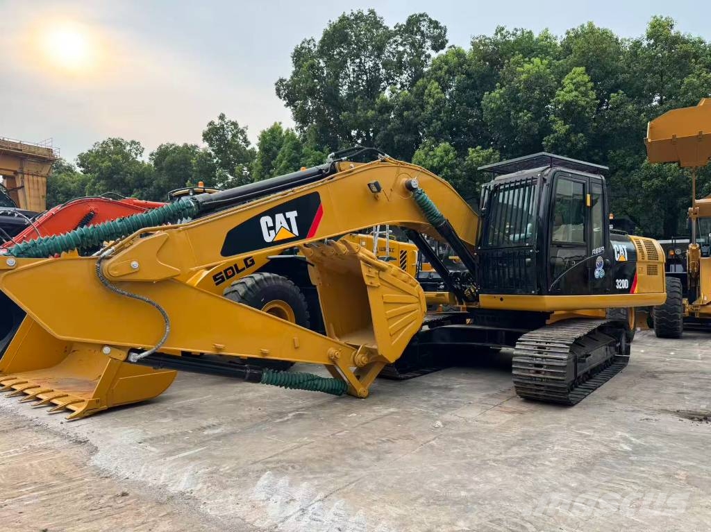 CAT 320D2L Gravemaskiner på larvebånd
