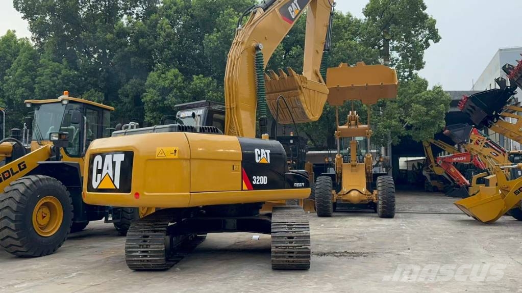 CAT 320D2L Gravemaskiner på larvebånd