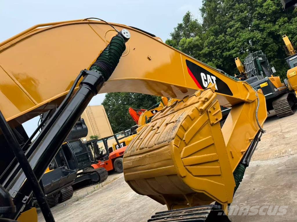 CAT 320D2L Gravemaskiner på larvebånd