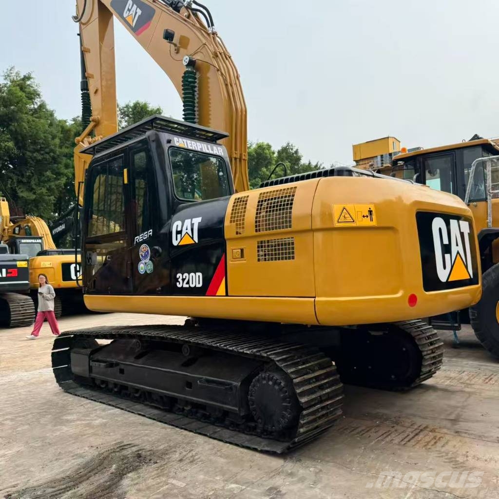 CAT 320D2L Gravemaskiner på larvebånd