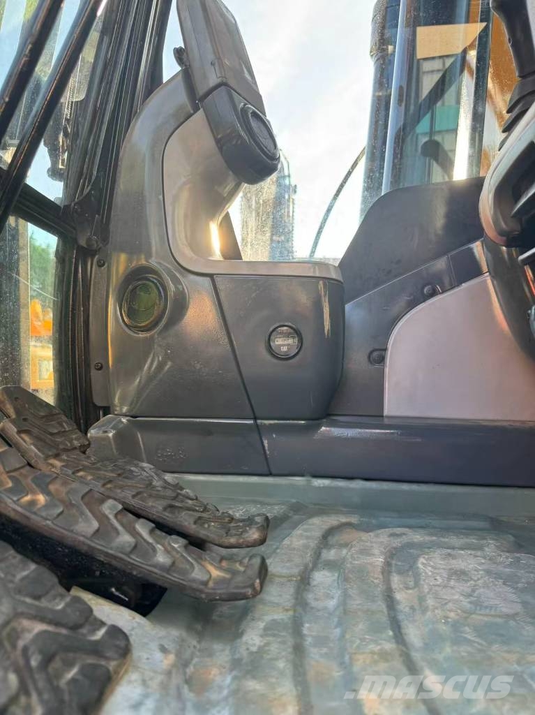 CAT 320D2L Gravemaskiner på larvebånd