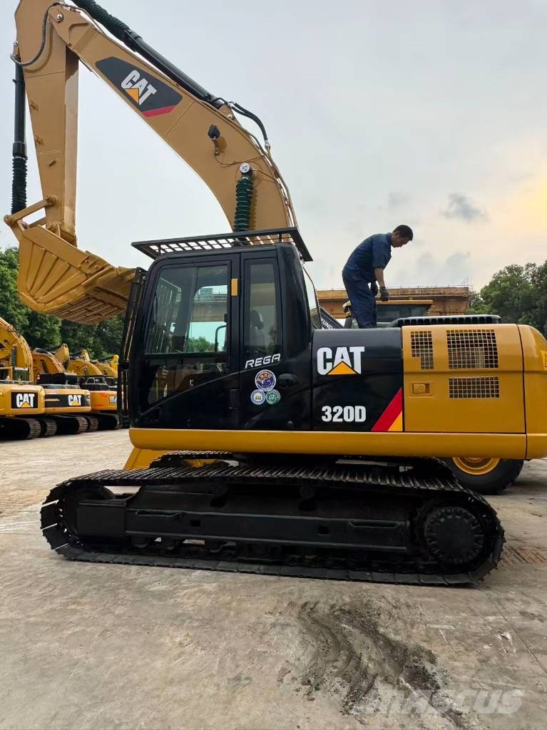 CAT 320D2L Gravemaskiner på larvebånd