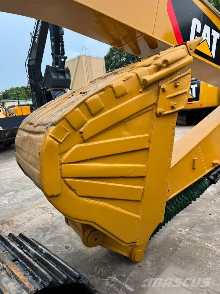 CAT 320D2L Gravemaskiner på larvebånd
