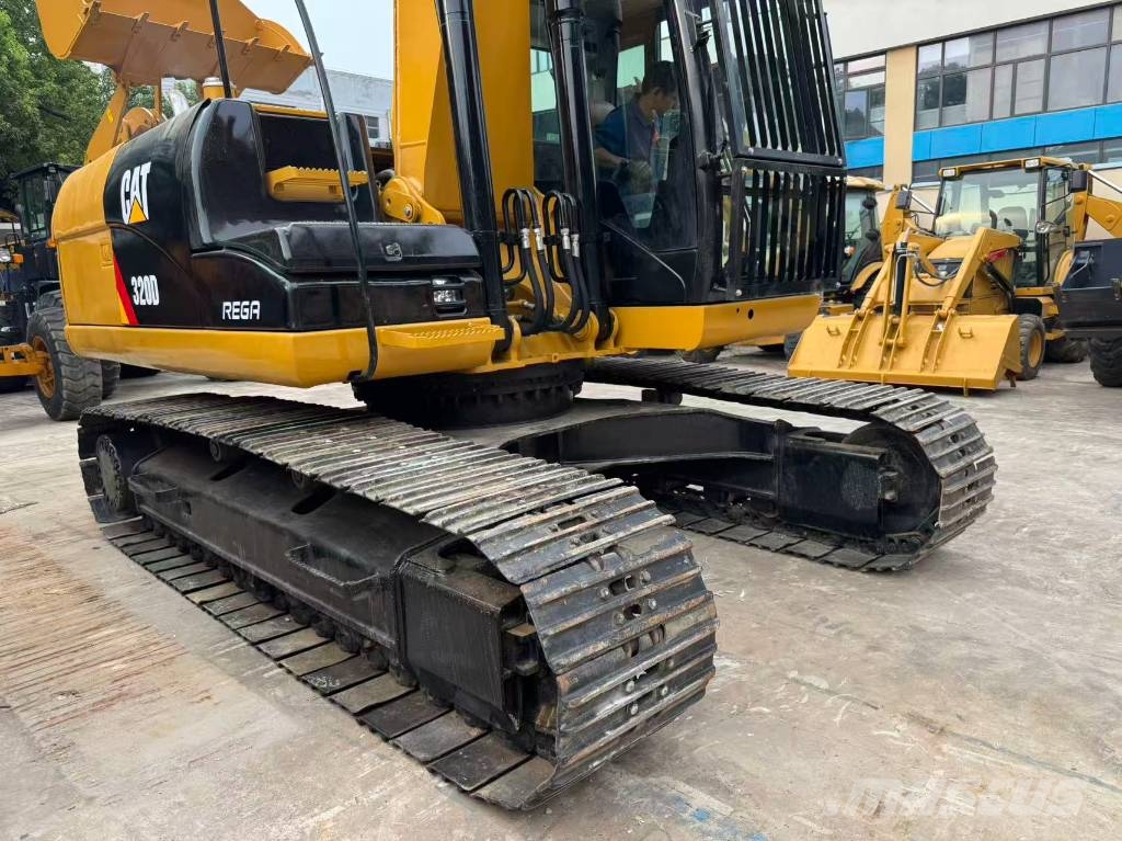 CAT 320D2L Gravemaskiner på larvebånd