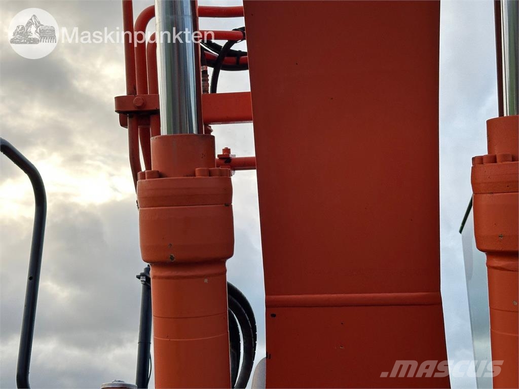Hitachi ZX135US-5B Bandgrävare