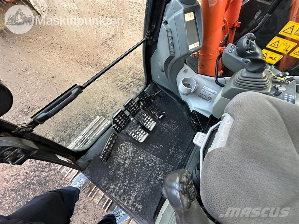 Hitachi ZX135US-5B Bandgrävare
