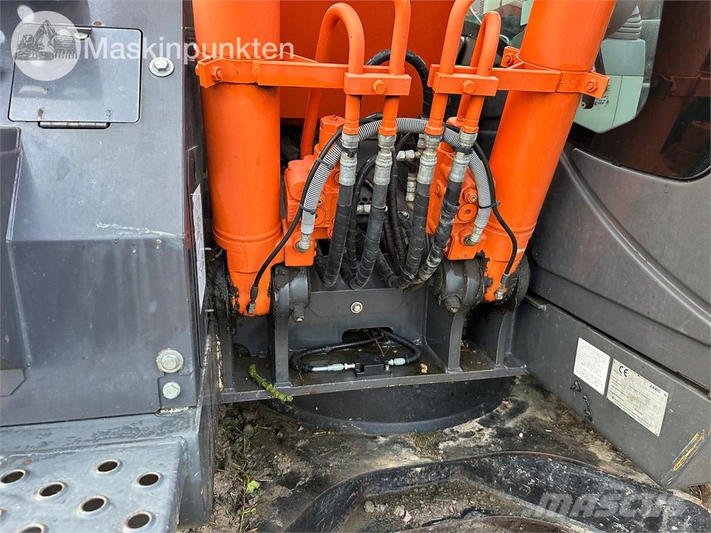 Hitachi ZX135US-5B Bandgrävare