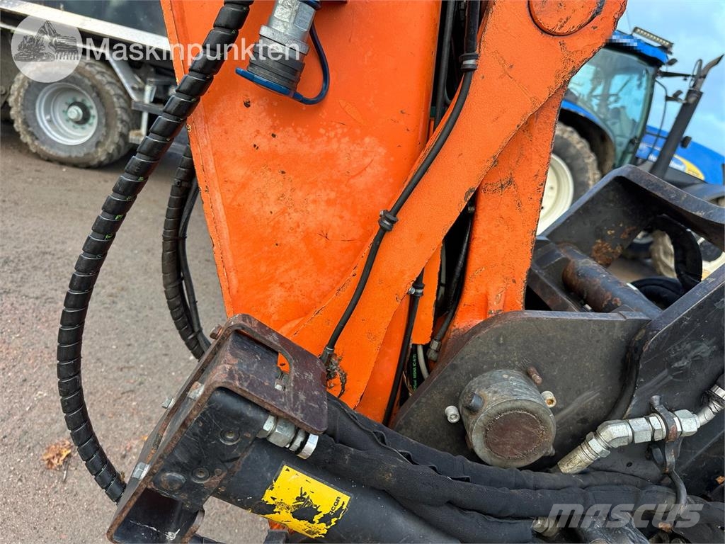 Hitachi ZX135US-5B Bandgrävare