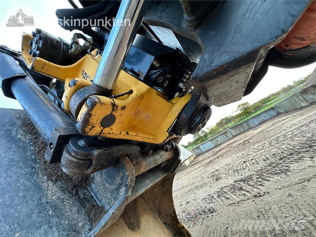Hitachi ZX135US-5B Bandgrävare