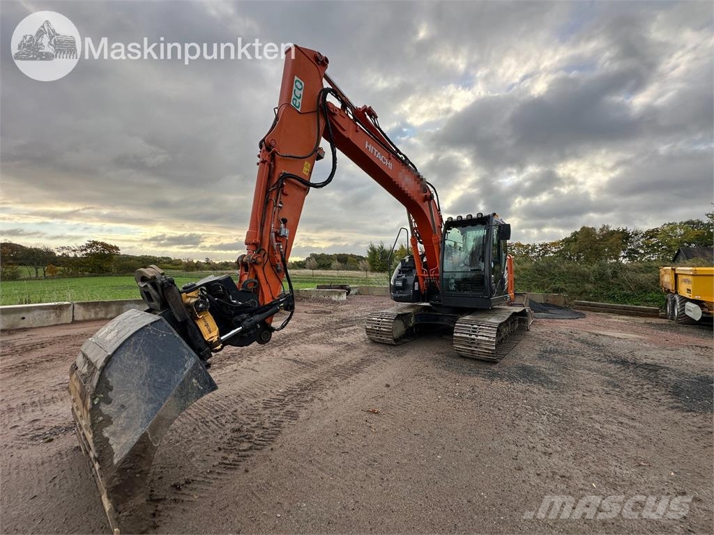 Hitachi ZX135US-5B Bandgrävare