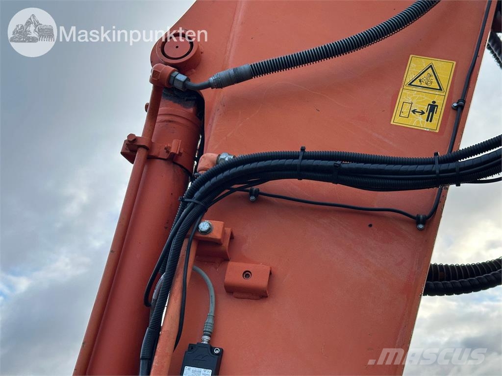 Hitachi ZX135US-5B Bandgrävare
