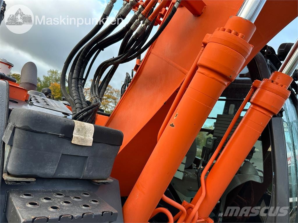 Hitachi ZX135US-5B Bandgrävare