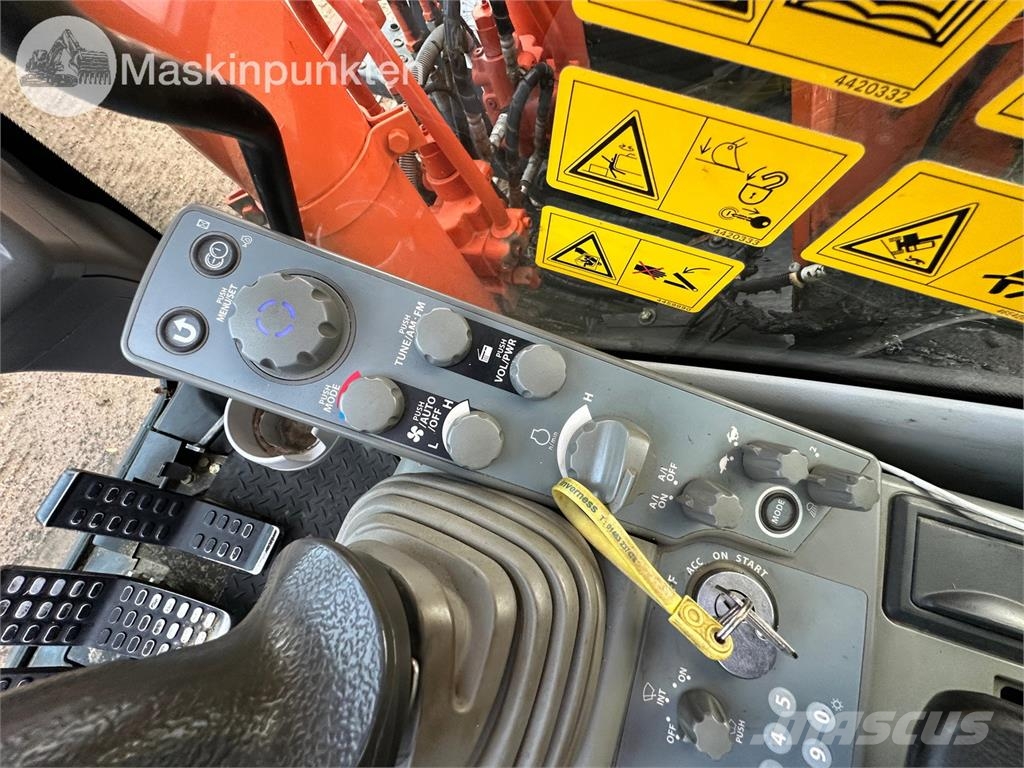 Hitachi ZX135US-5B Bandgrävare