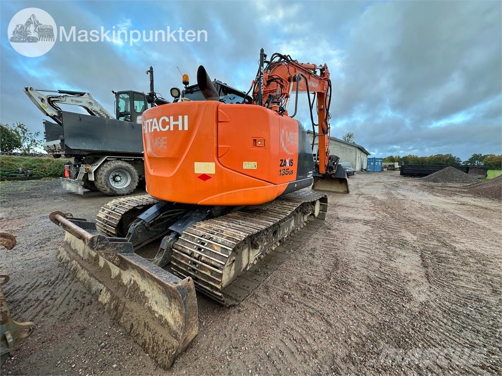Hitachi ZX135US-5B Bandgrävare