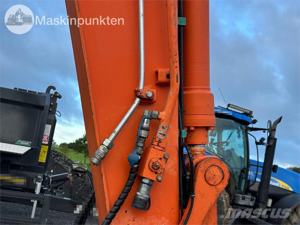 Hitachi ZX135US-5B Bandgrävare