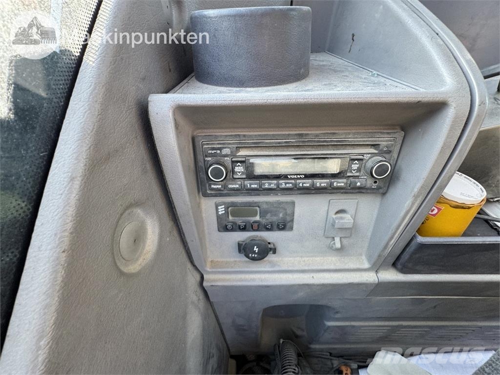 Volvo EC300D Roomikekskavaatorid