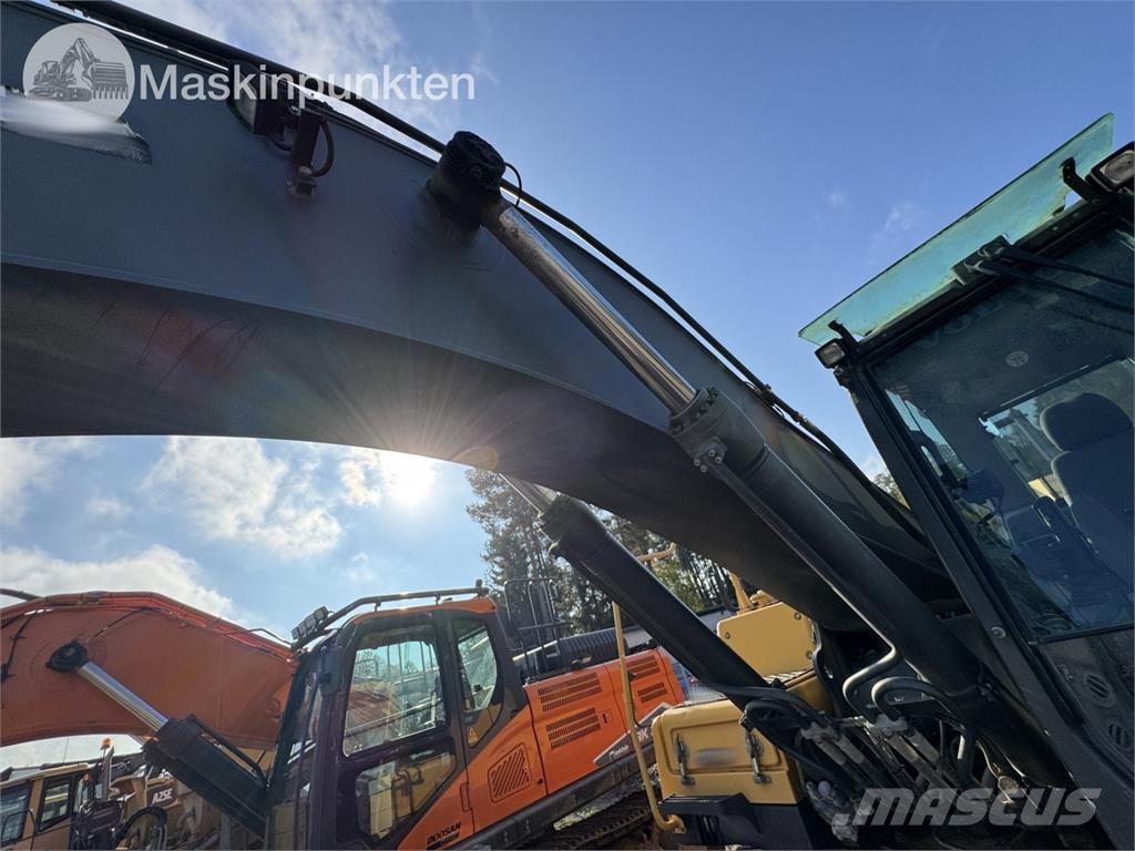 Volvo EC300D Roomikekskavaatorid