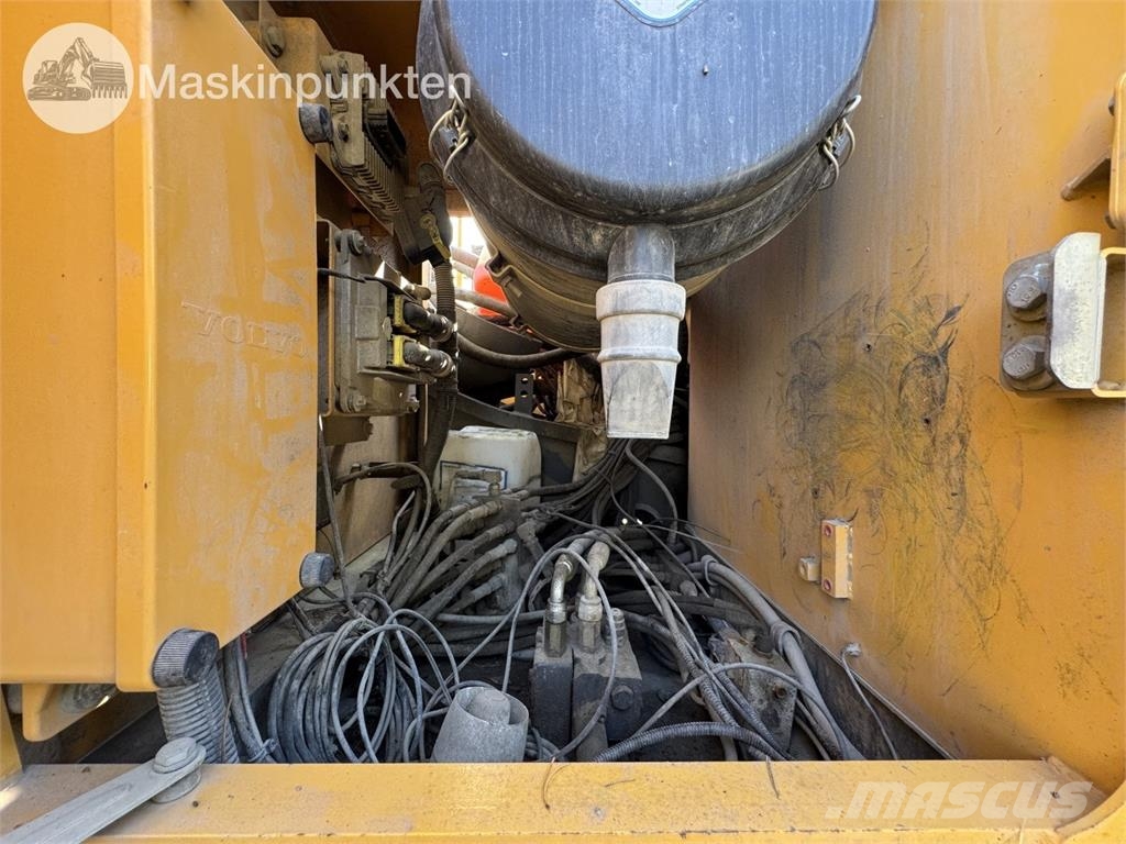 Volvo EC300D Roomikekskavaatorid