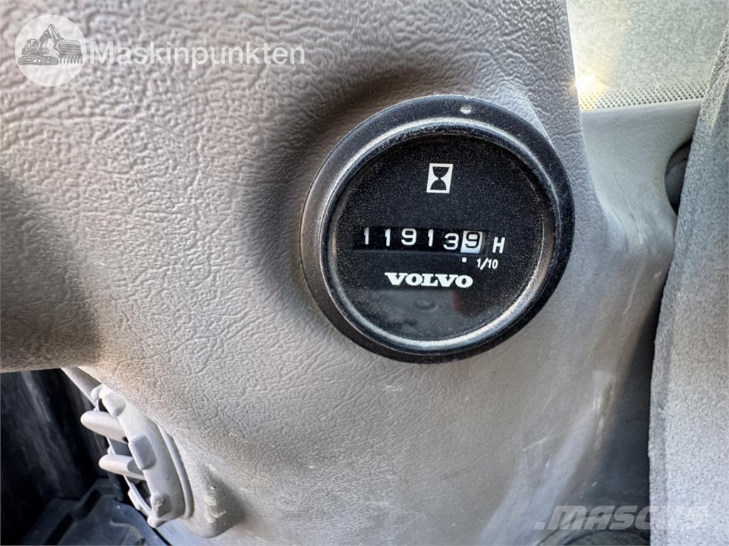 Volvo EC300D Roomikekskavaatorid