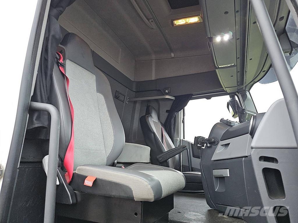 Renault T 460 6X2 STEERAXLE LIFT Camiones caja cerrada
