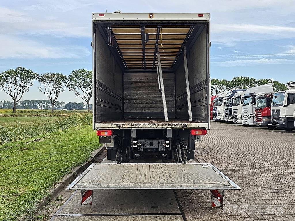 Renault T 460 6X2 STEERAXLE LIFT Camiones caja cerrada