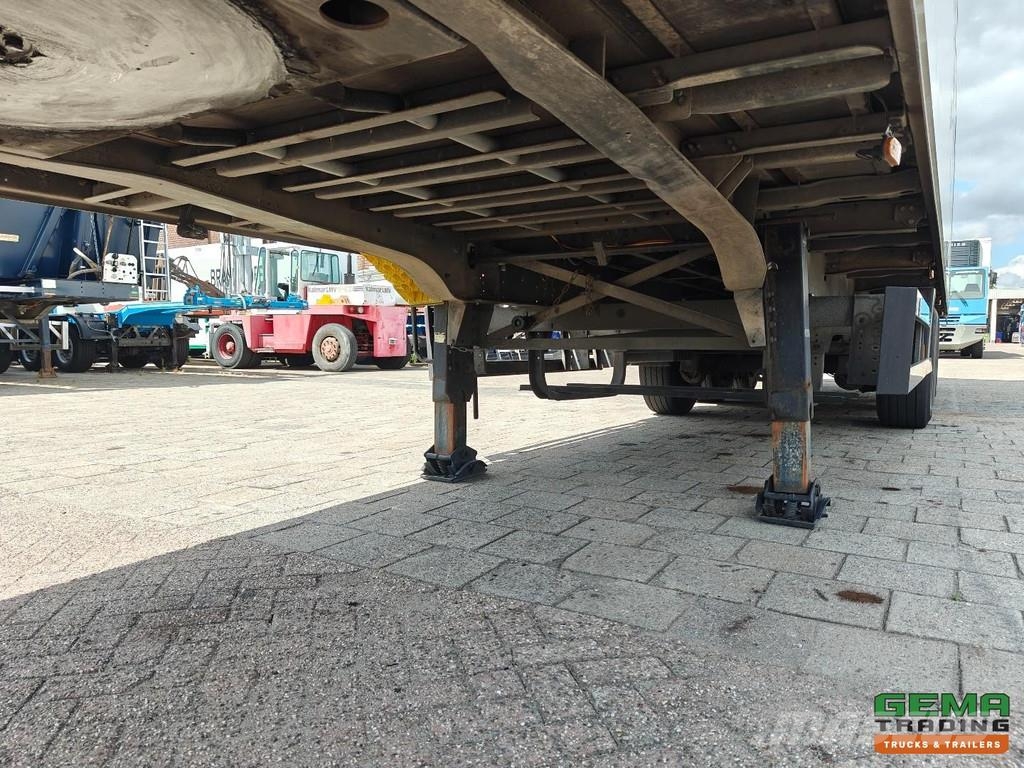 Schmitz Cargobull SKO 24 13.6m Insulated Box - SAF Axles - 2 Lift Ax Ημιρυμούλκες κόφα