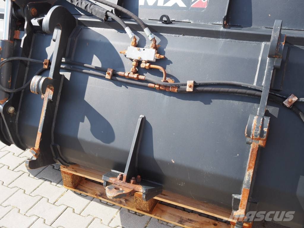 MX crocodile bucket - Merlo ملحقات أخرى للحفر والتحميل