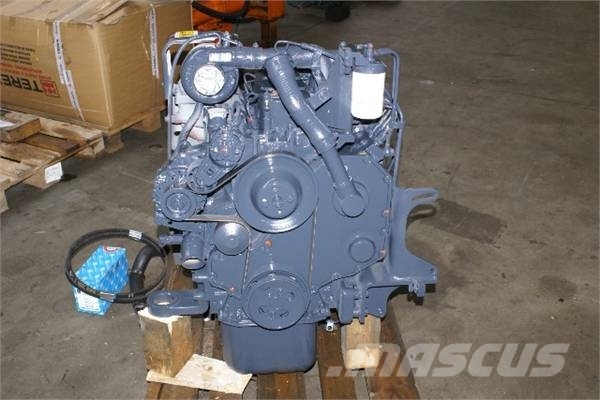 Komatsu S6D102E محركات