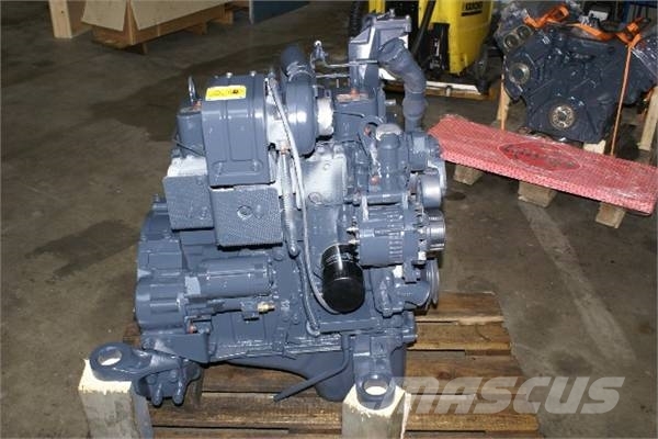Komatsu S6D102E محركات