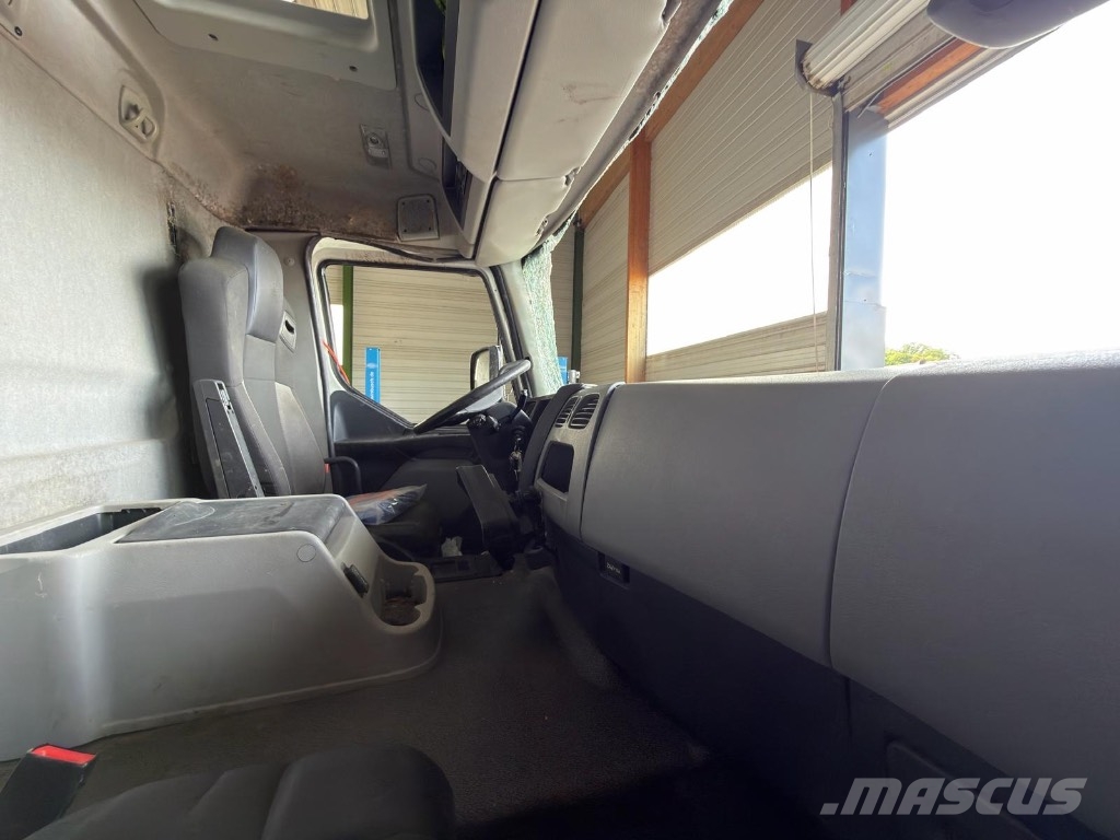 Renault D19 WIDE 320 *ACCIDENTE*DAMAGED*UNFALL* Isotermos y frigoríficos