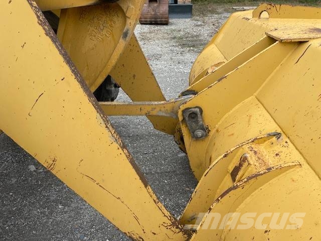 CAT 928 G Kolesni nakladalci
