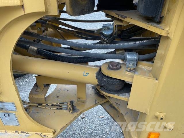 CAT 928 G Kolesni nakladalci