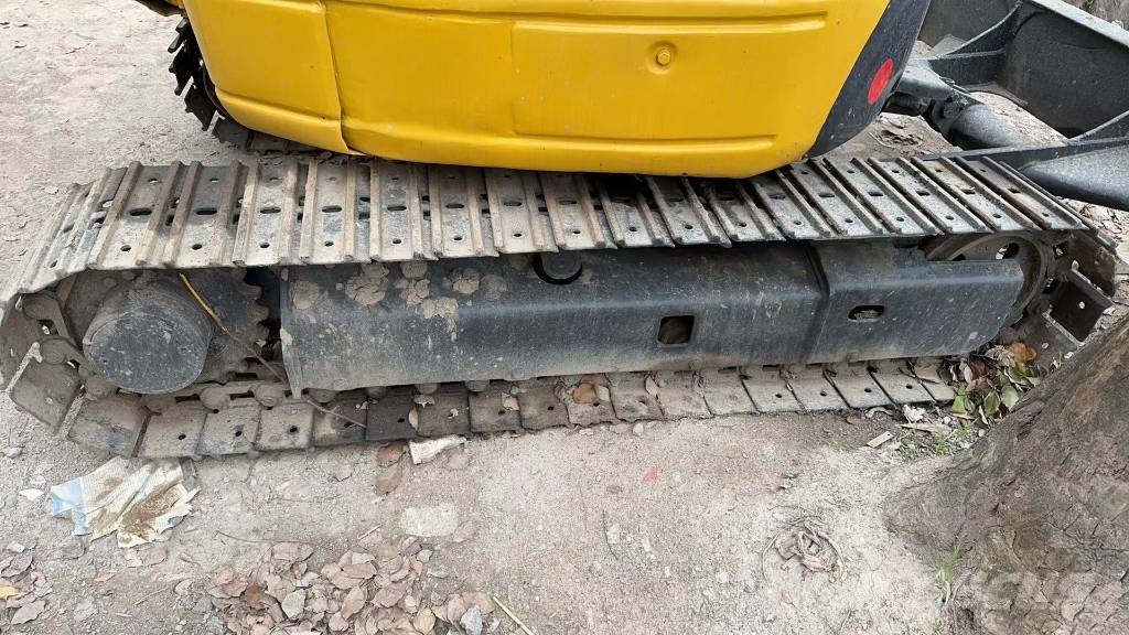Komatsu PC30 小型挖掘机