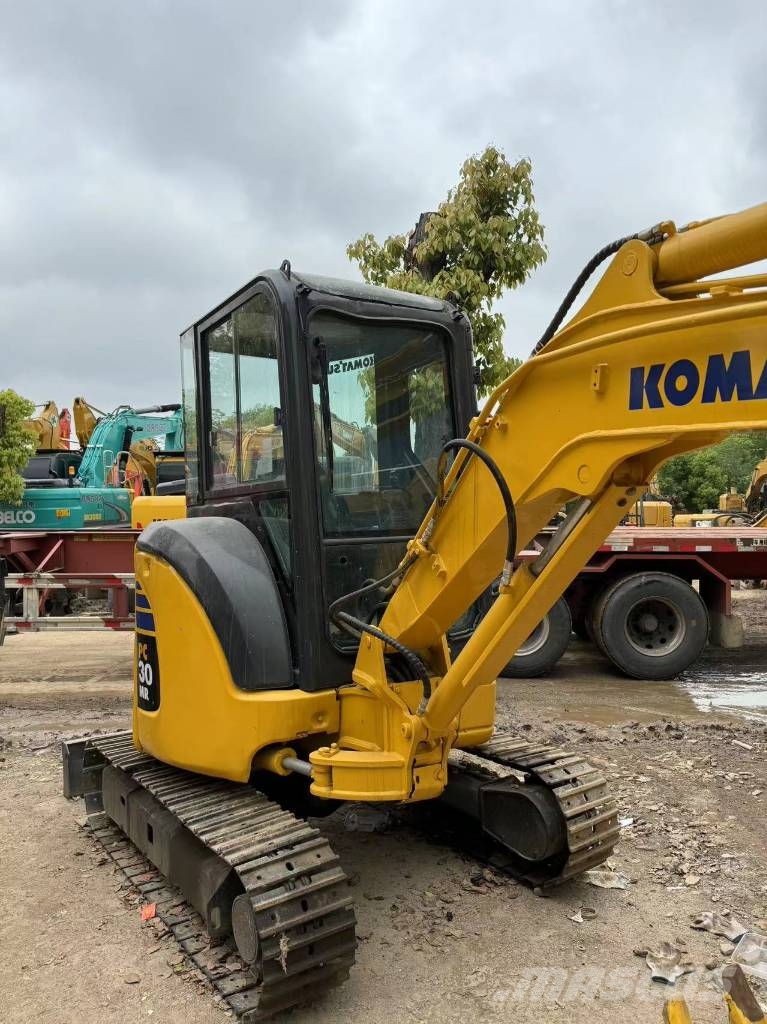 Komatsu PC30 小型挖掘机