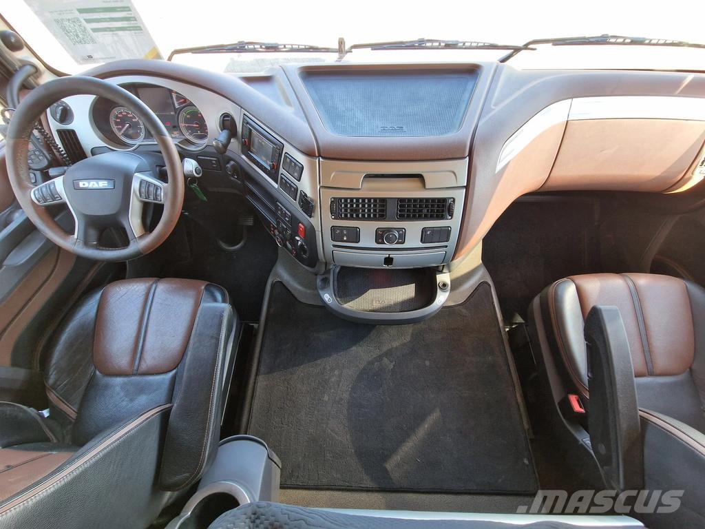 DAF XF 530 SpaceCab 4x2 - Retarder - PTO/Hydraulic - F Camiones tractor