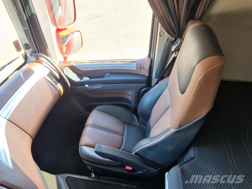 DAF XF 530 SpaceCab 4x2 - Retarder - PTO/Hydraulic - F Tahače