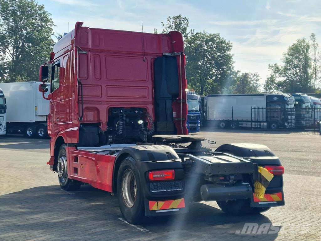 DAF XF 530 SpaceCab 4x2 - Retarder - PTO/Hydraulic - F Camiones tractor