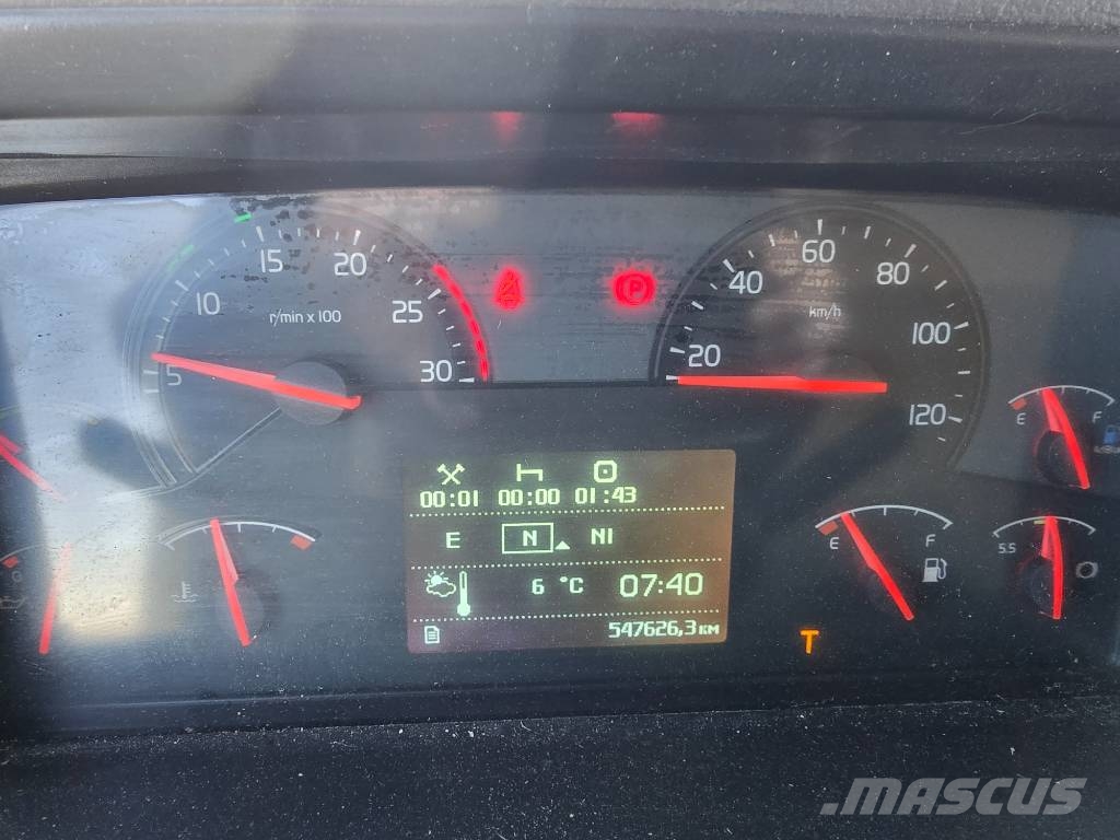 Volvo FM 330 Camiones con caja de remolque