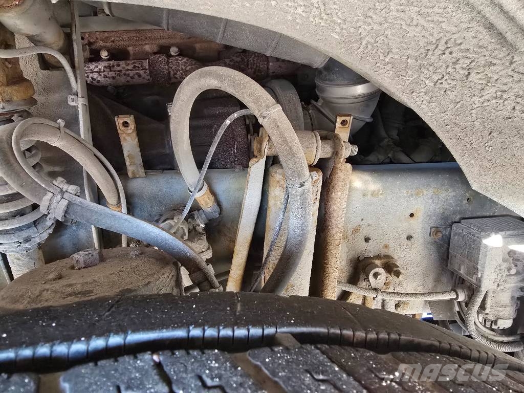 Volvo FM 330 Camiones con caja de remolque